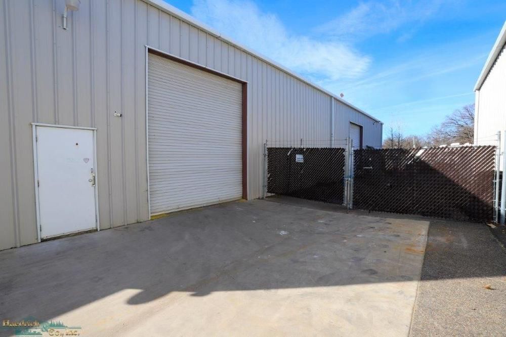 20250 Skypark Dr, Redding, CA 96002